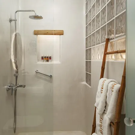 Lasia Luxury